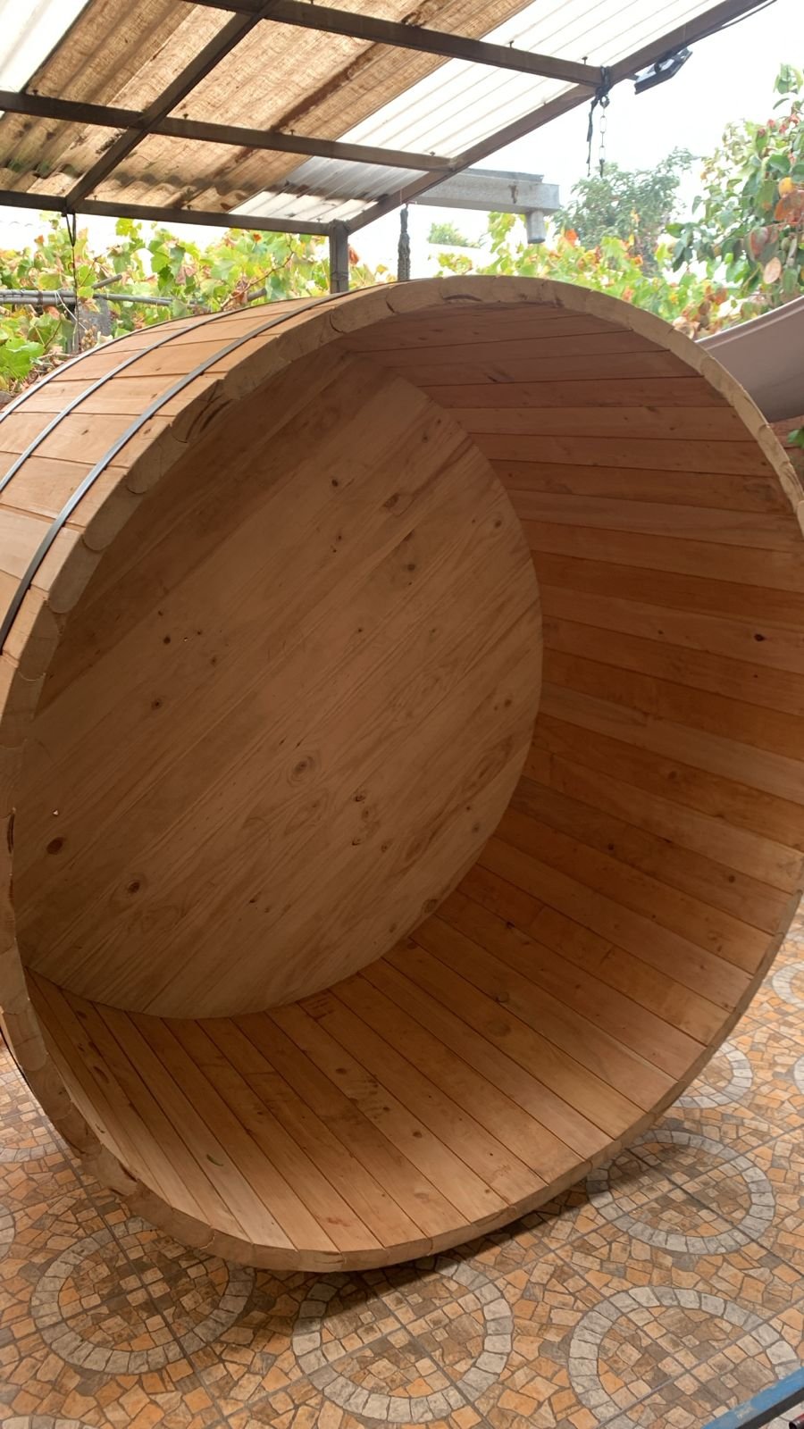 Detalle de madera interior de la tinaja